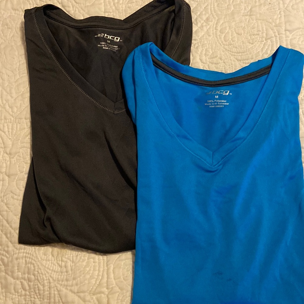 Set of 2 v-neck shirts